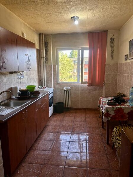 Apartament 3 camere Rahova-Teius